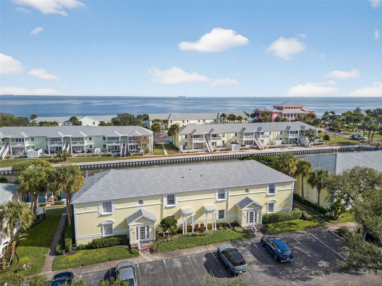 4872 Beach Drive Se, Unit D, Saint Petersburg, FL 33705 Photo