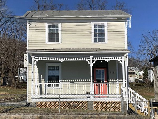 919 STUART ST, STAUNTON, VA 24401