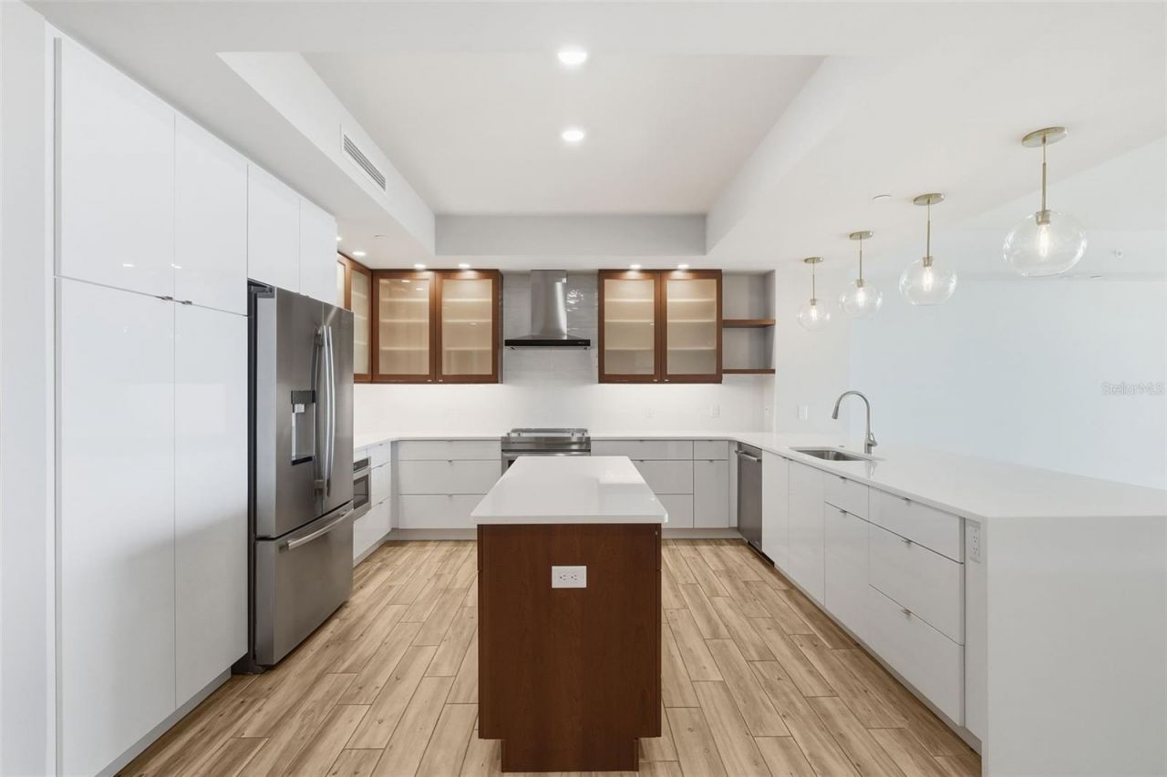 800 Collany Road, Unit 302, Saint Petersburg, FL 33715 Photo