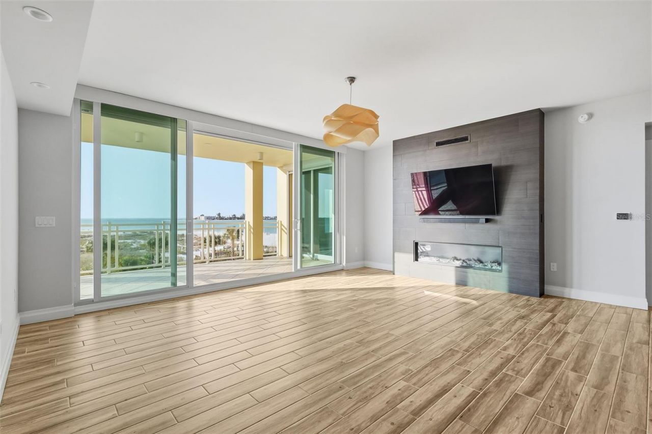 800 Collany Road, Unit 302, Saint Petersburg, FL 33715 Photo
