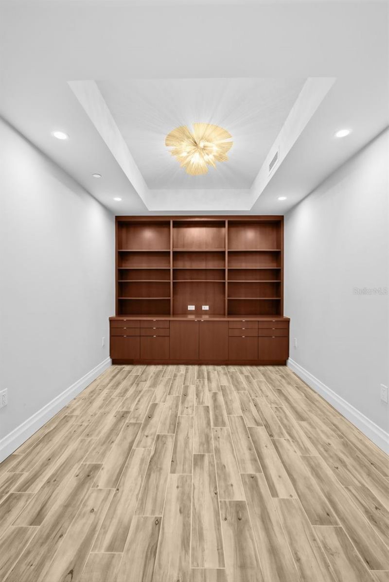 800 Collany Road, Unit 302, Saint Petersburg, FL 33715 Photo