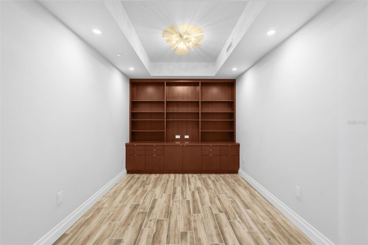 800 Collany Road, Unit 302, Saint Petersburg, FL 33715 Photo