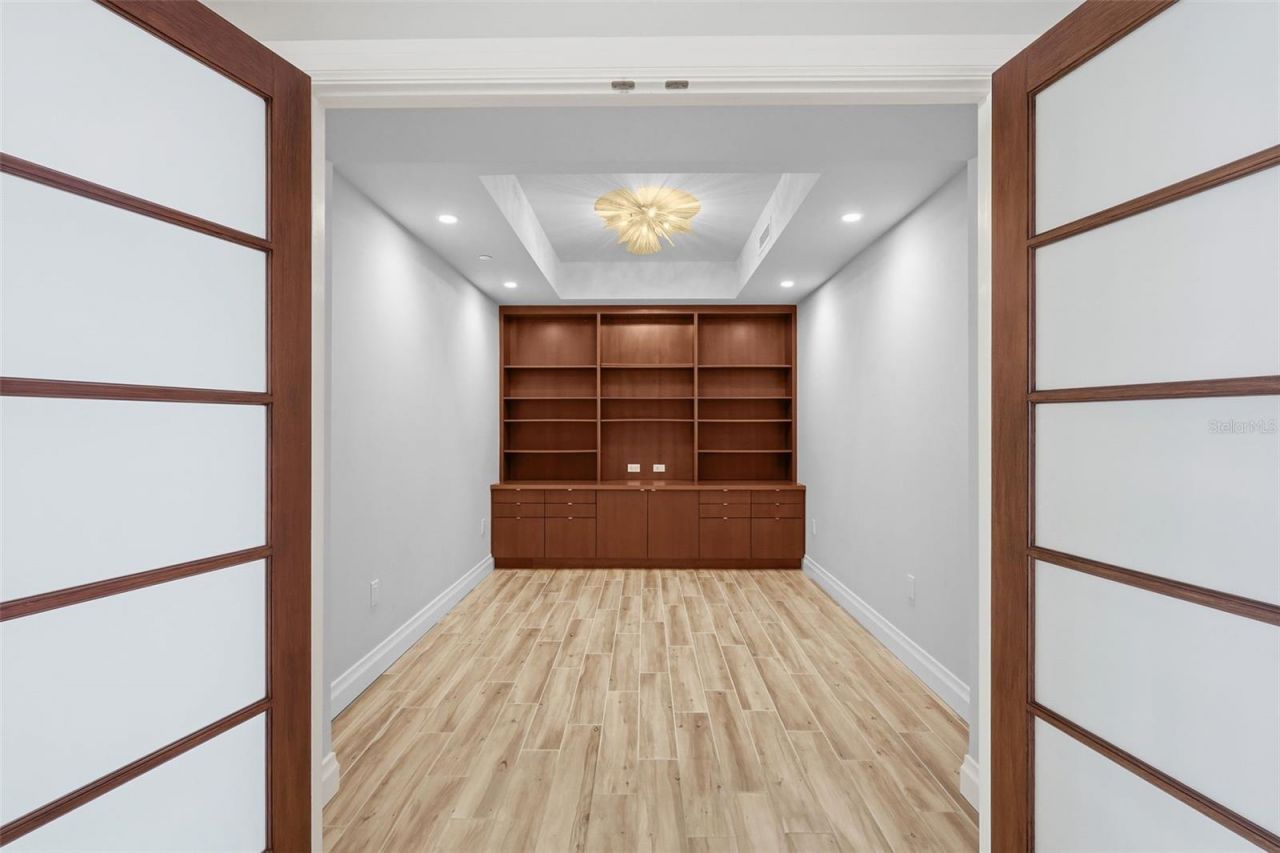 800 Collany Road, Unit 302, Saint Petersburg, FL 33715 Photo