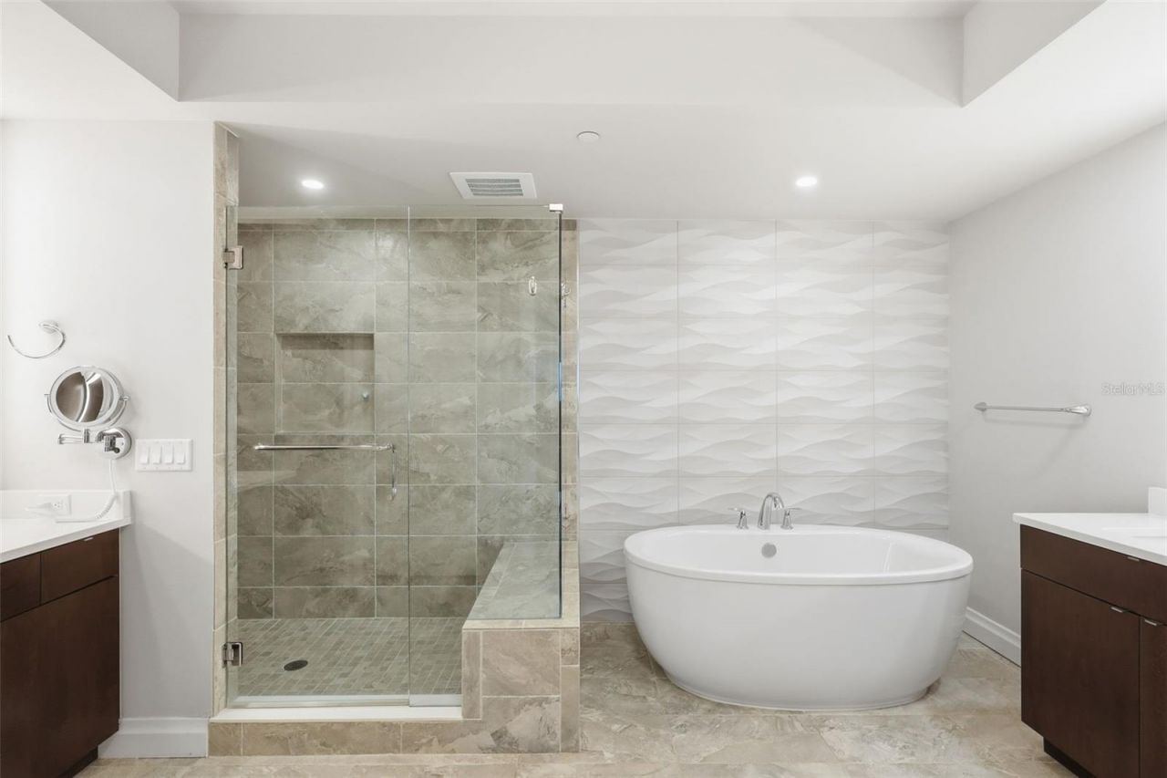 800 Collany Road, Unit 302, Saint Petersburg, FL 33715 Photo