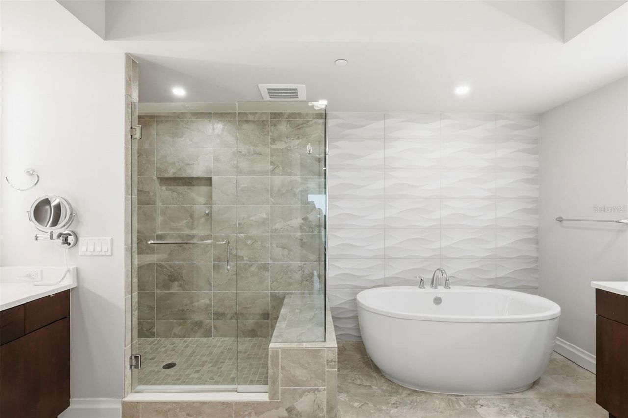 800 Collany Road, Unit 302, Saint Petersburg, FL 33715 Photo