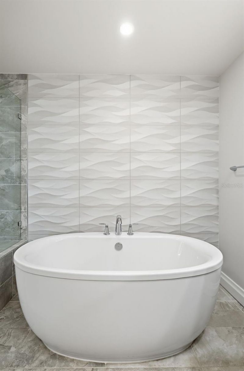 800 Collany Road, Unit 302, Saint Petersburg, FL 33715 Photo