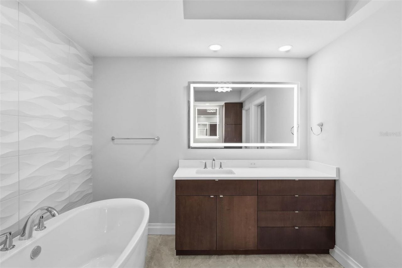 800 Collany Road, Unit 302, Saint Petersburg, FL 33715 Photo