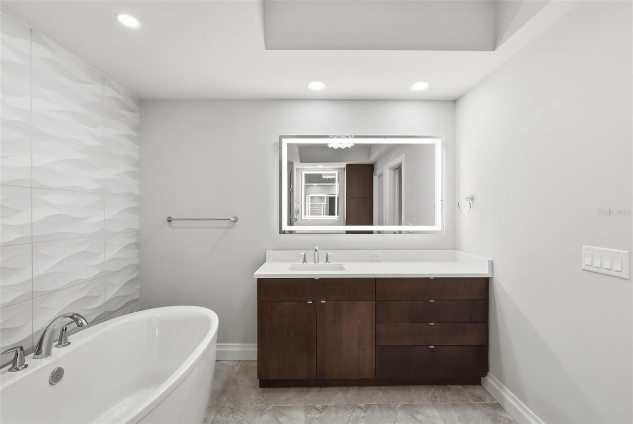 800 Collany Road, Unit 302, Saint Petersburg, FL 33715 Photo