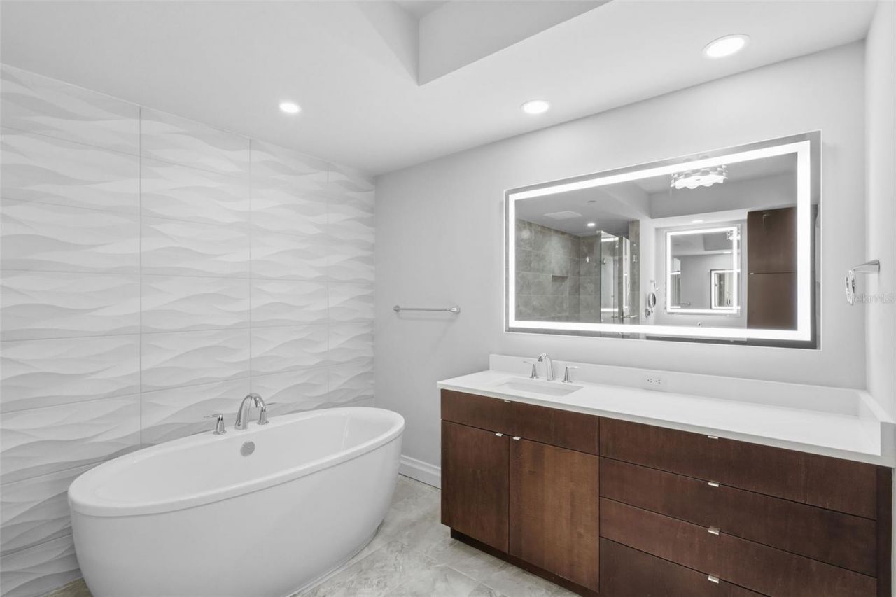 800 Collany Road, Unit 302, Saint Petersburg, FL 33715 Photo