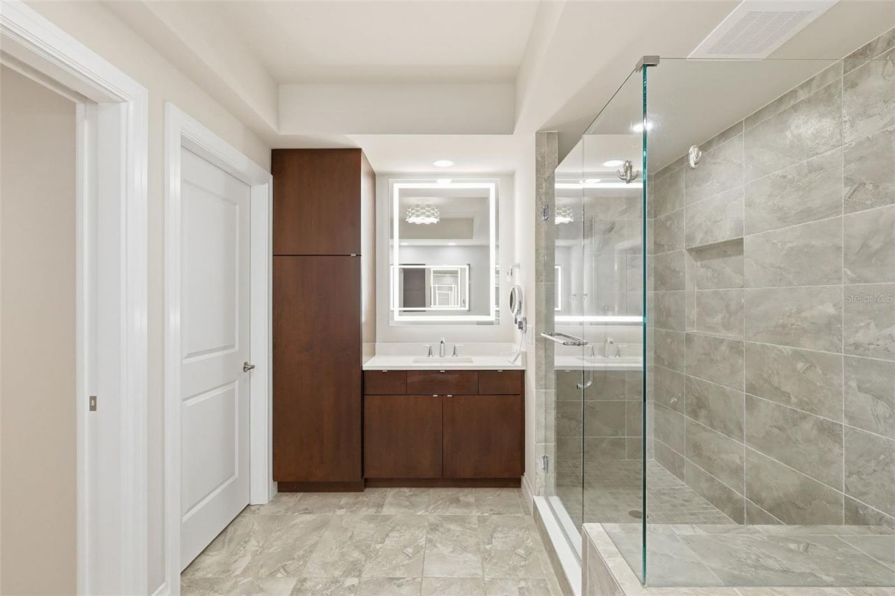 800 Collany Road, Unit 302, Saint Petersburg, FL 33715 Photo