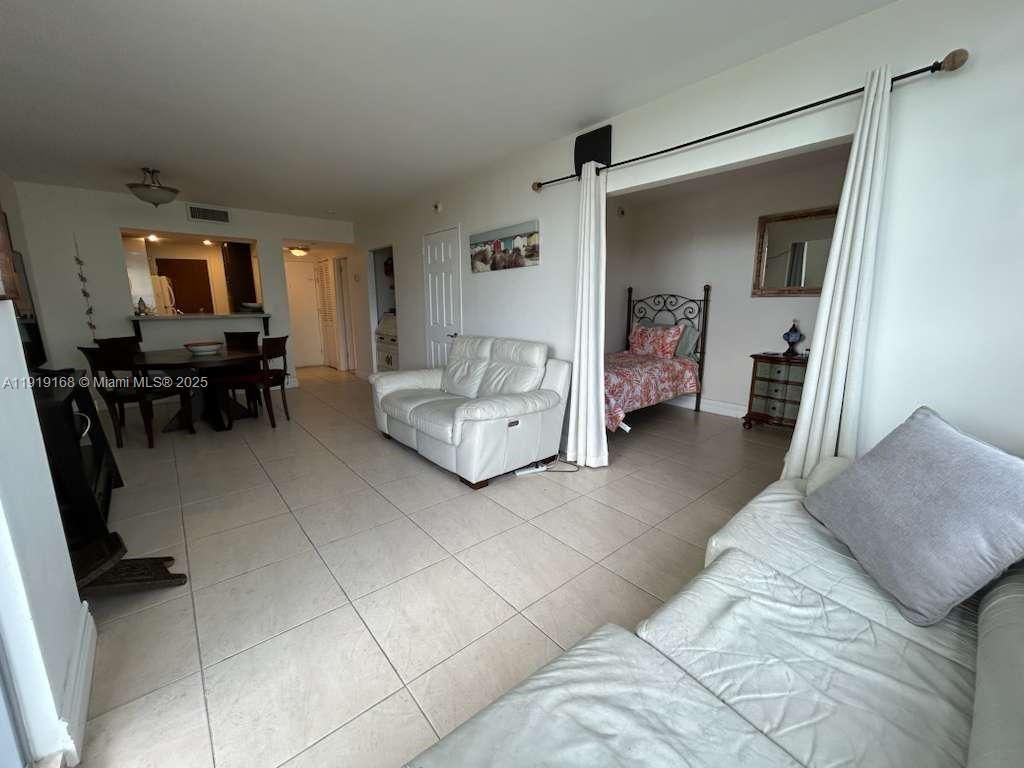 2899 Collins Ave, Unit 625, Miami Beach, FL 33140 Photo