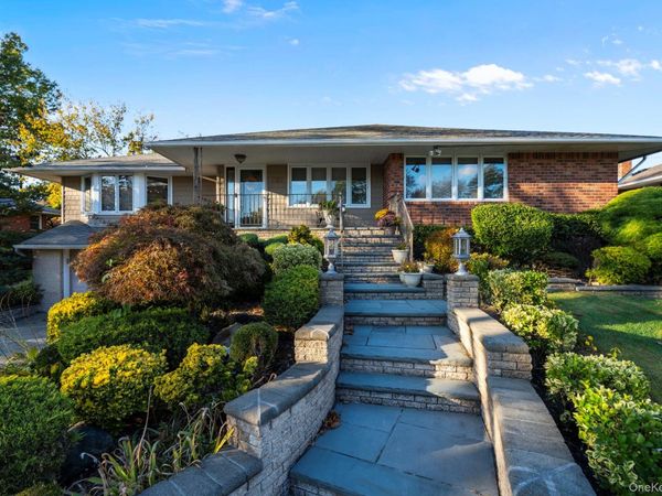 158 Old Courthouse Road, Manhasset Hills, NY 11040