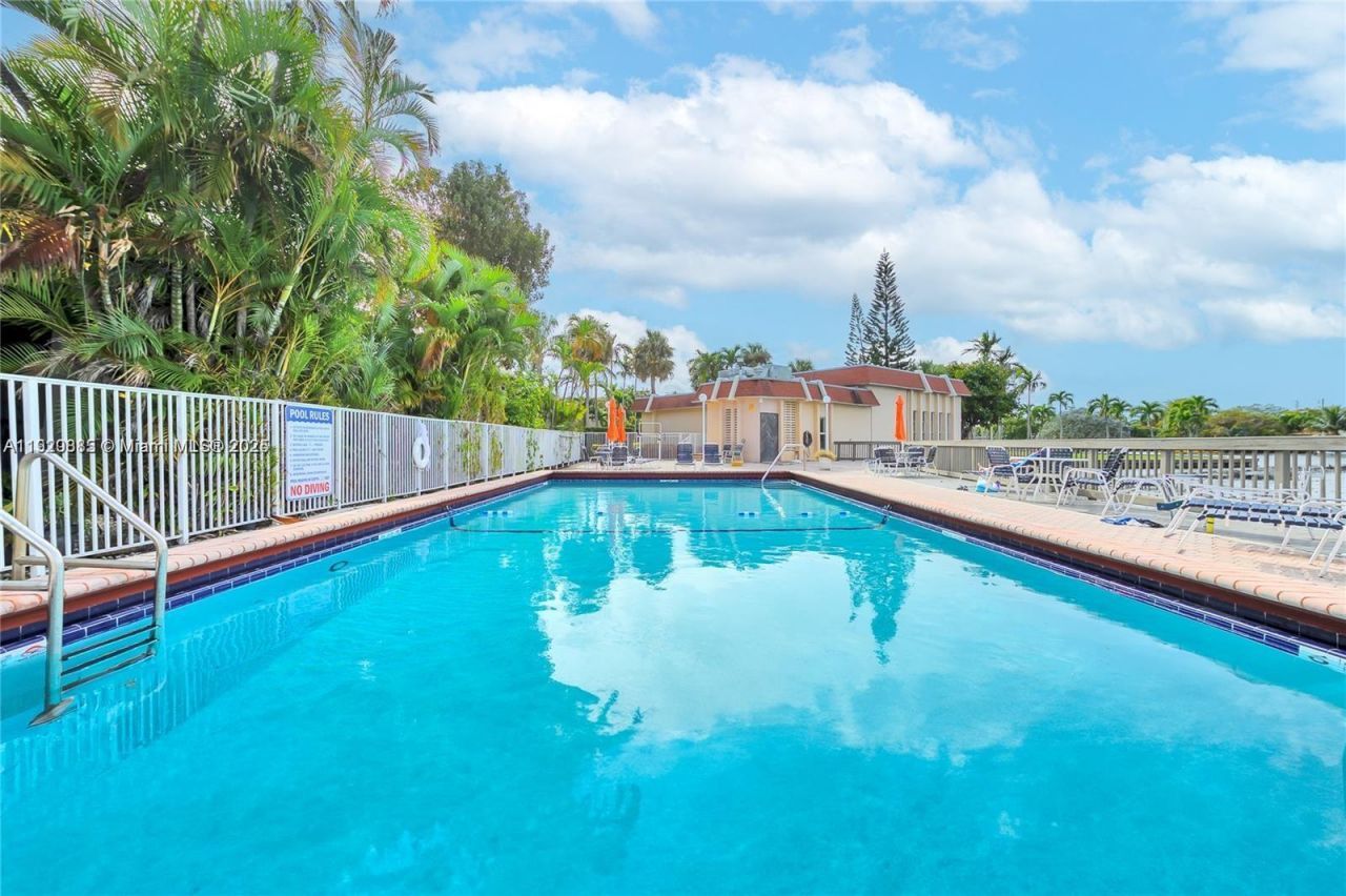 1951 Atlantic Shores Blvd, Unit 8, Hallandale Beach, FL 33009 Photo