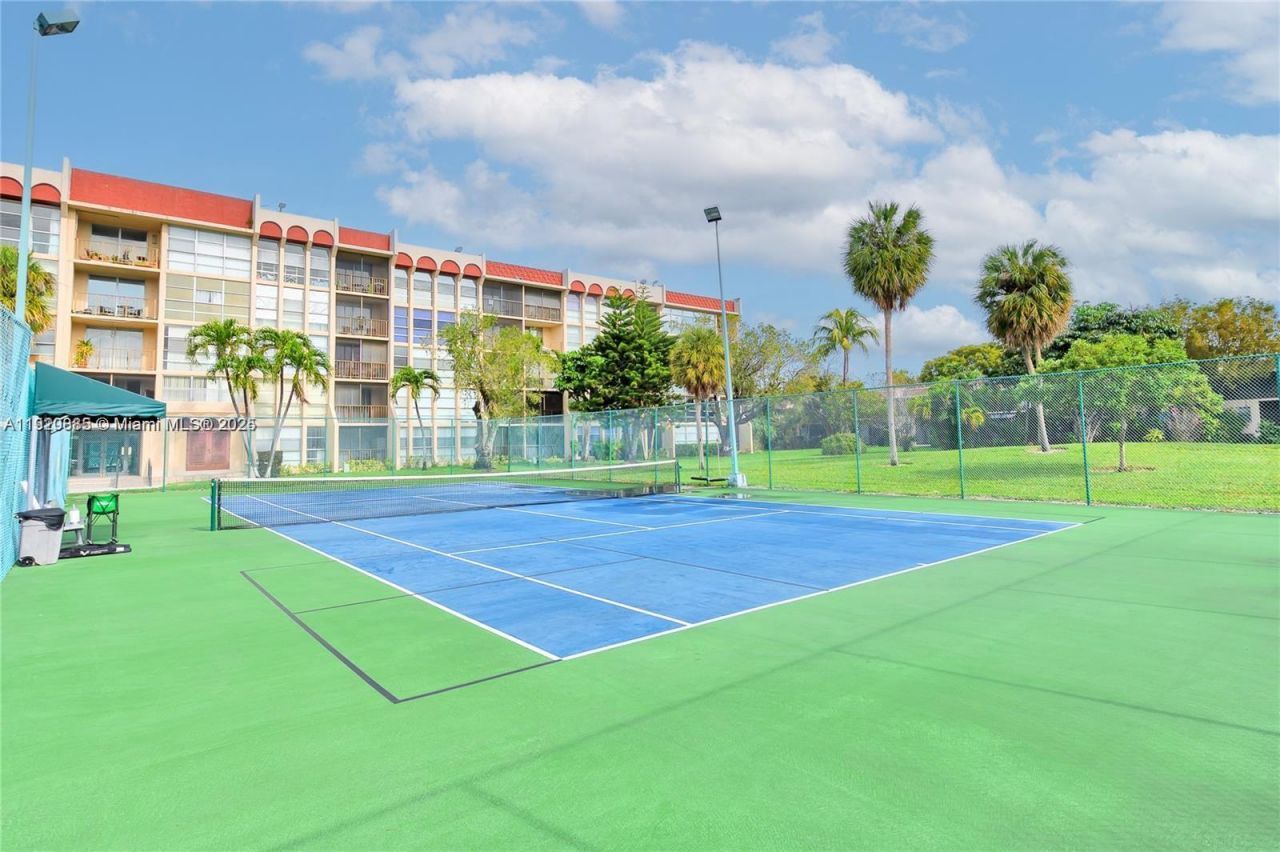 1951 Atlantic Shores Blvd, Unit 8, Hallandale Beach, FL 33009 Photo