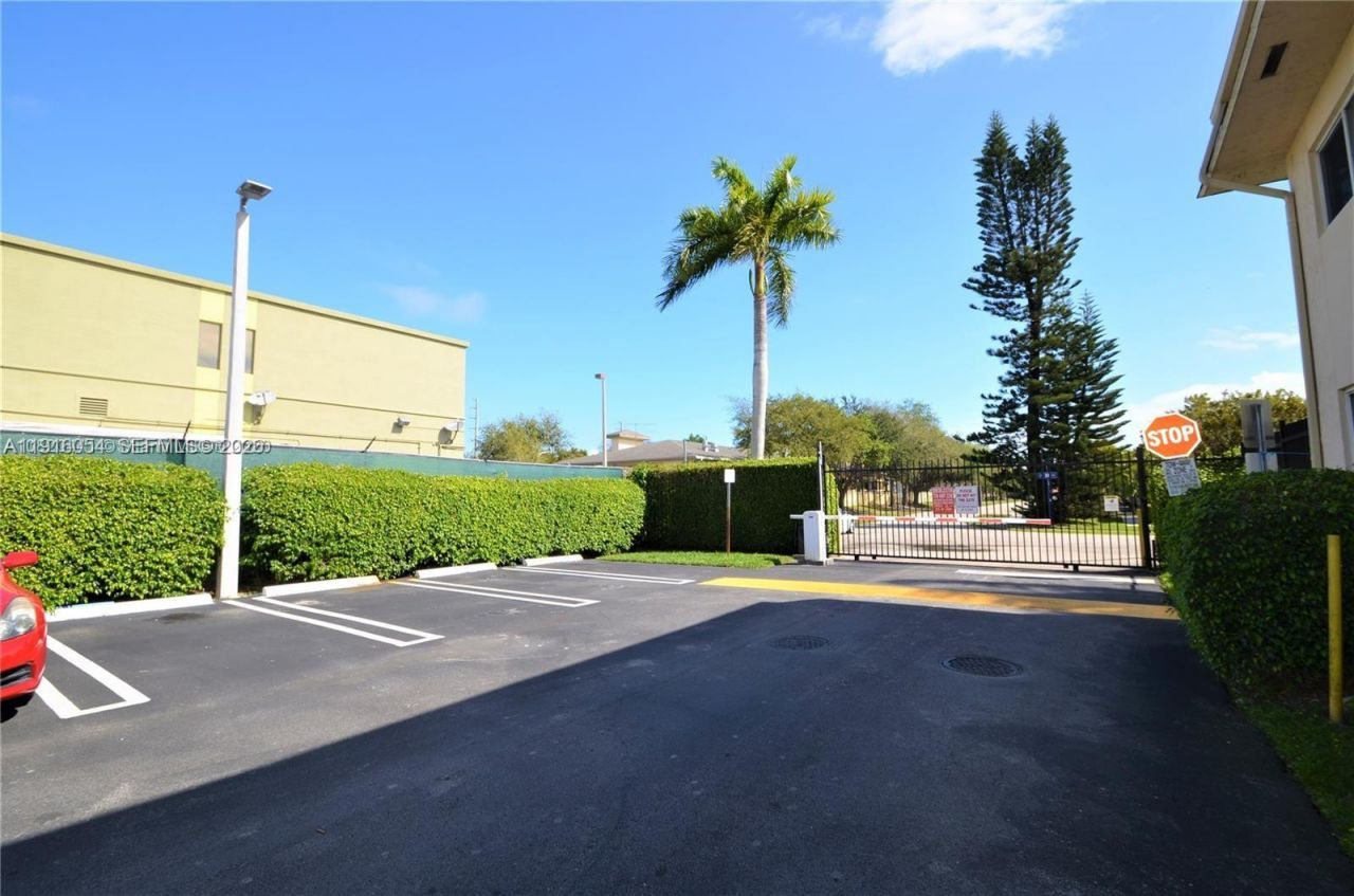 14500 SW 88th Ave, Unit 128, Palmetto Bay, FL 33176 Photo