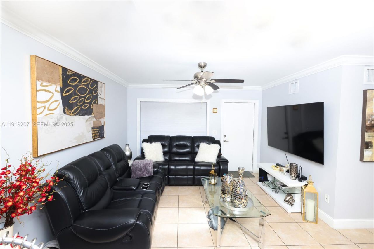 2635 W 67th Pl, Unit 14-12, Hialeah, FL 33016 Photo