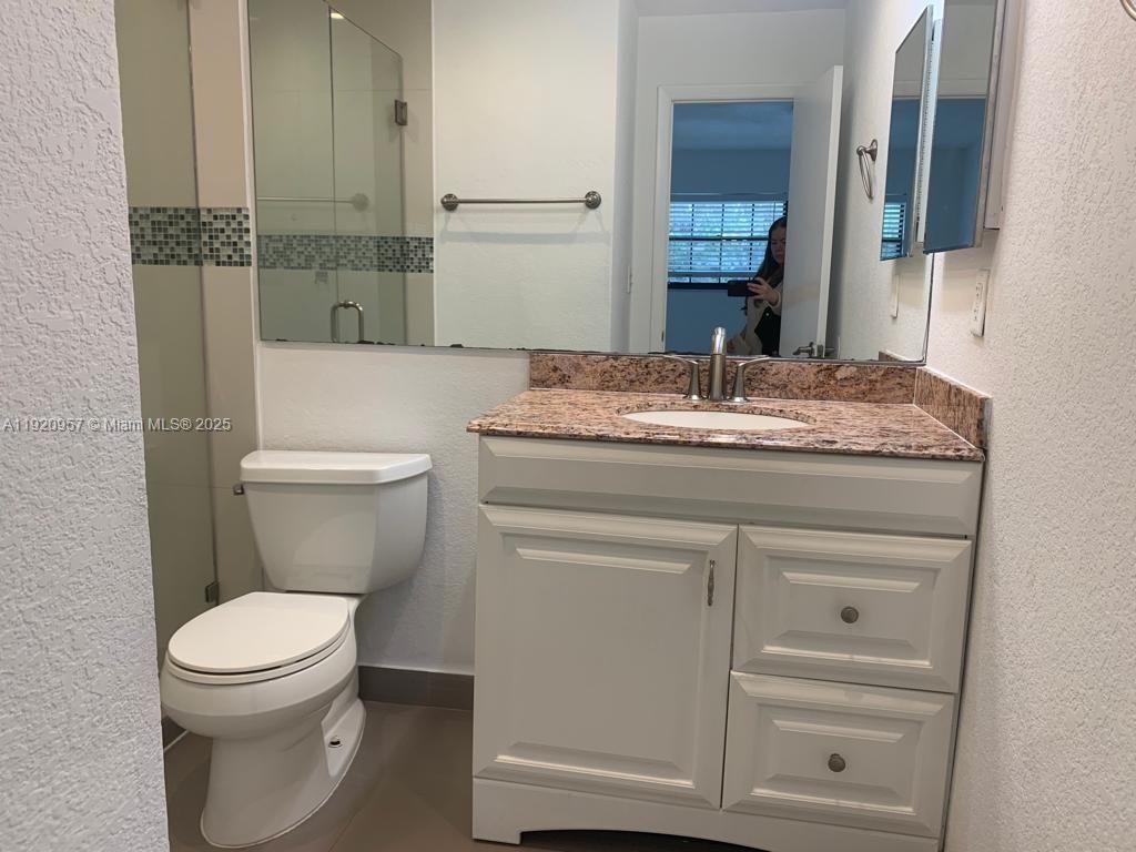 907 NE 199th St, Unit 204, Miami, FL 33179 Photo