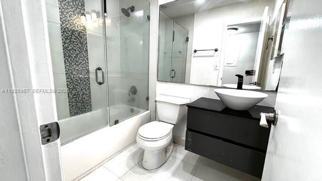 907 NE 199th St, Unit 204, Miami, FL 33179 Photo