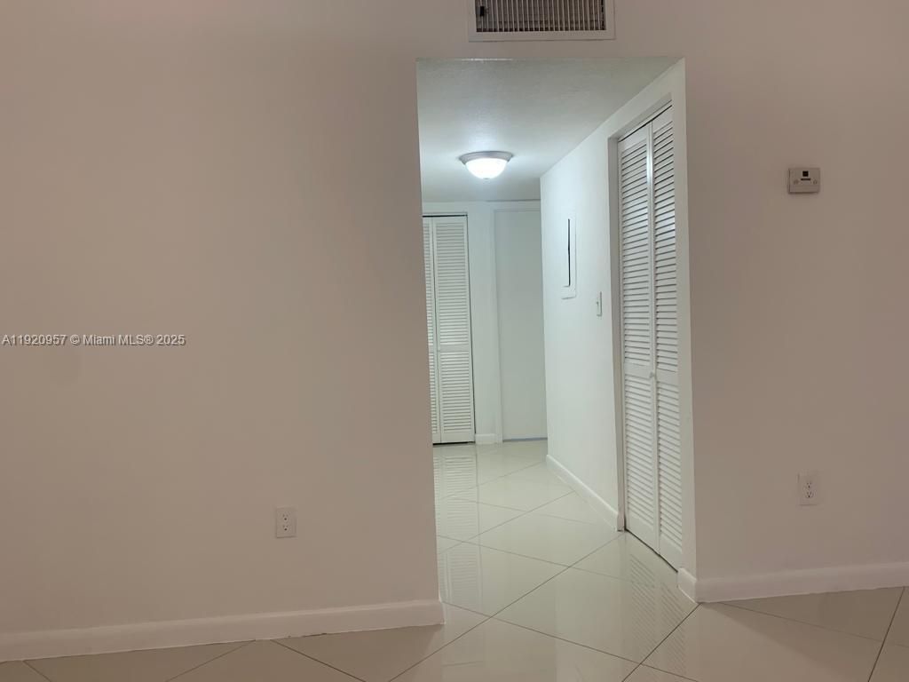 907 NE 199th St, Unit 204, Miami, FL 33179 Photo