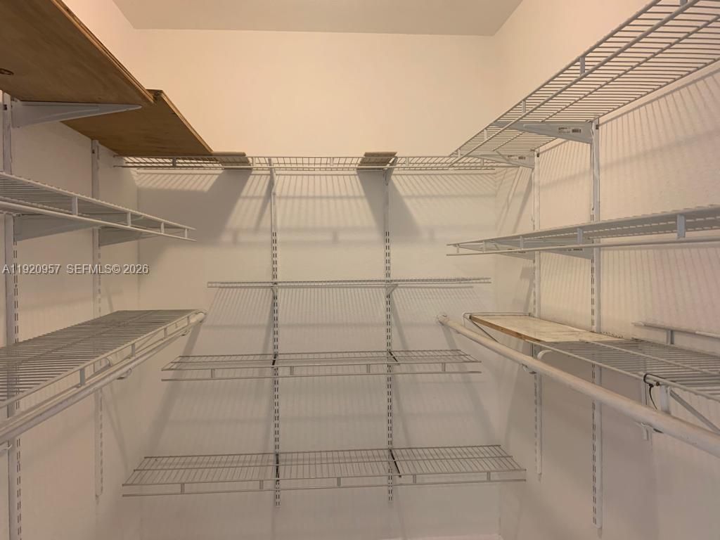 907 NE 199th St, Unit 204, Miami, FL 33179 Photo