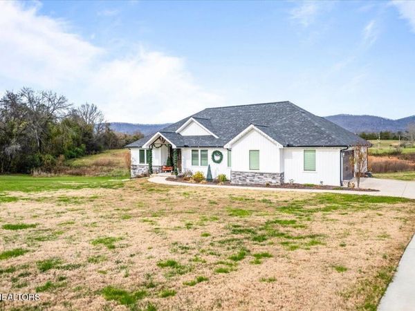 129 Austin Lane, Jacksboro, TN 37757