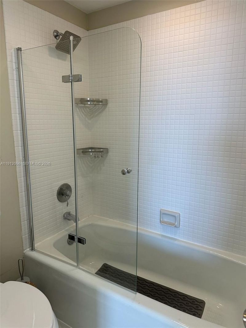 20515 E Country Club Dr, Unit 747, Aventura, FL 33180 Photo