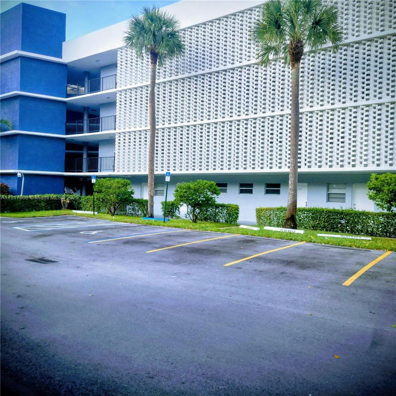 877 NE 195th St, Unit 318, Miami, FL 33179 Photo