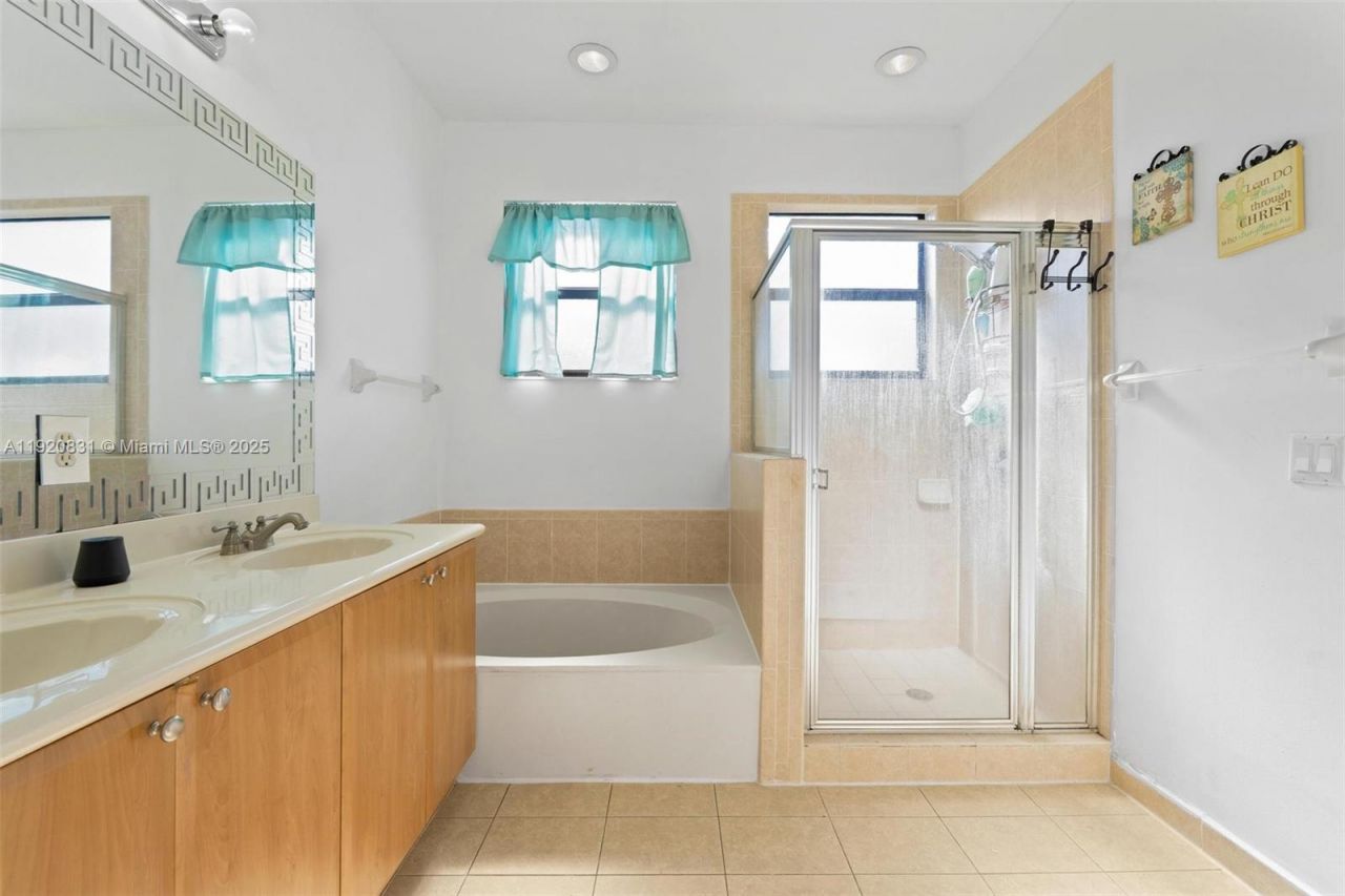 8934 SW 227th Ter, Cutler Bay, FL 33190 Photo