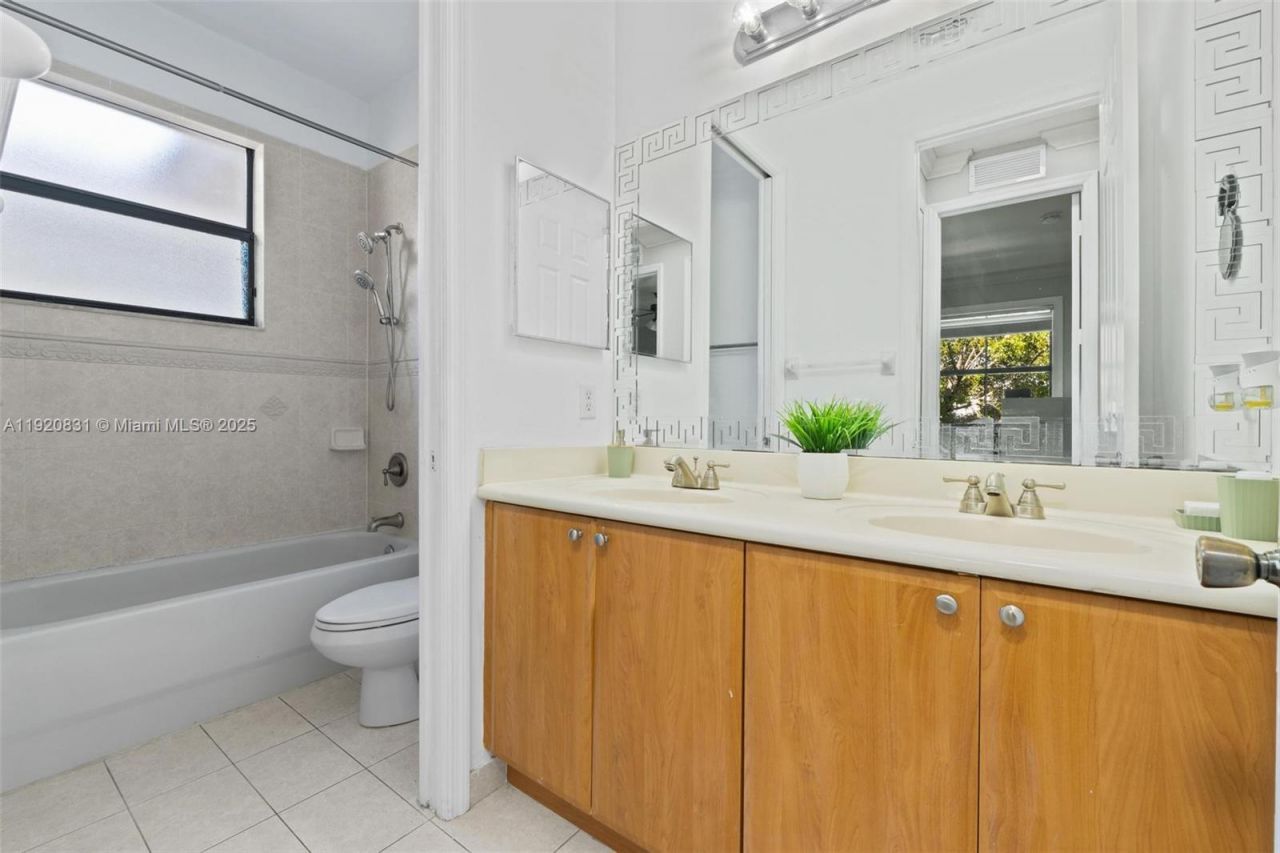 8934 SW 227th Ter, Cutler Bay, FL 33190 Photo