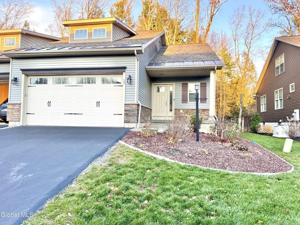 23 Canterbury Lane, Delmar, NY 12054