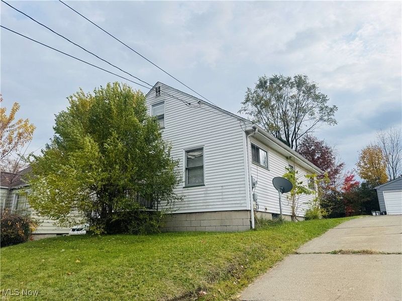 609 E Dewey Avenue, Youngstown, OH 44502 Photo 2