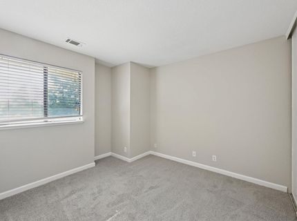 8501 Center Pkwy, Sacramento, CA 95823 Photo
