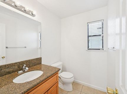 8501 Center Pkwy, Sacramento, CA 95823 Photo