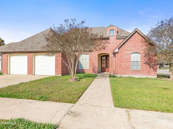 100 Hollow Green Drive, Lafayette, LA 70508