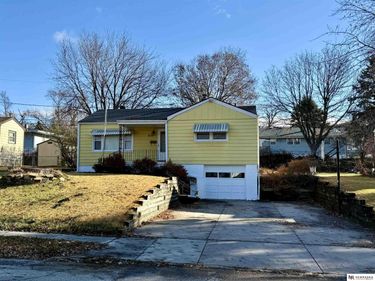 607 S 68th Avenue, Omaha, NE 68106