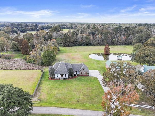22553 Green Acres Blvd, Denham Springs, LA 70726