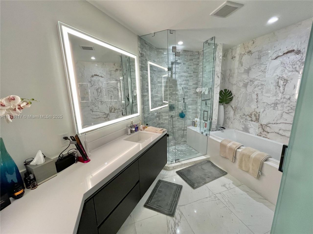 851 NE 1st Ave, Unit 2605, Miami, FL 33132 Photo