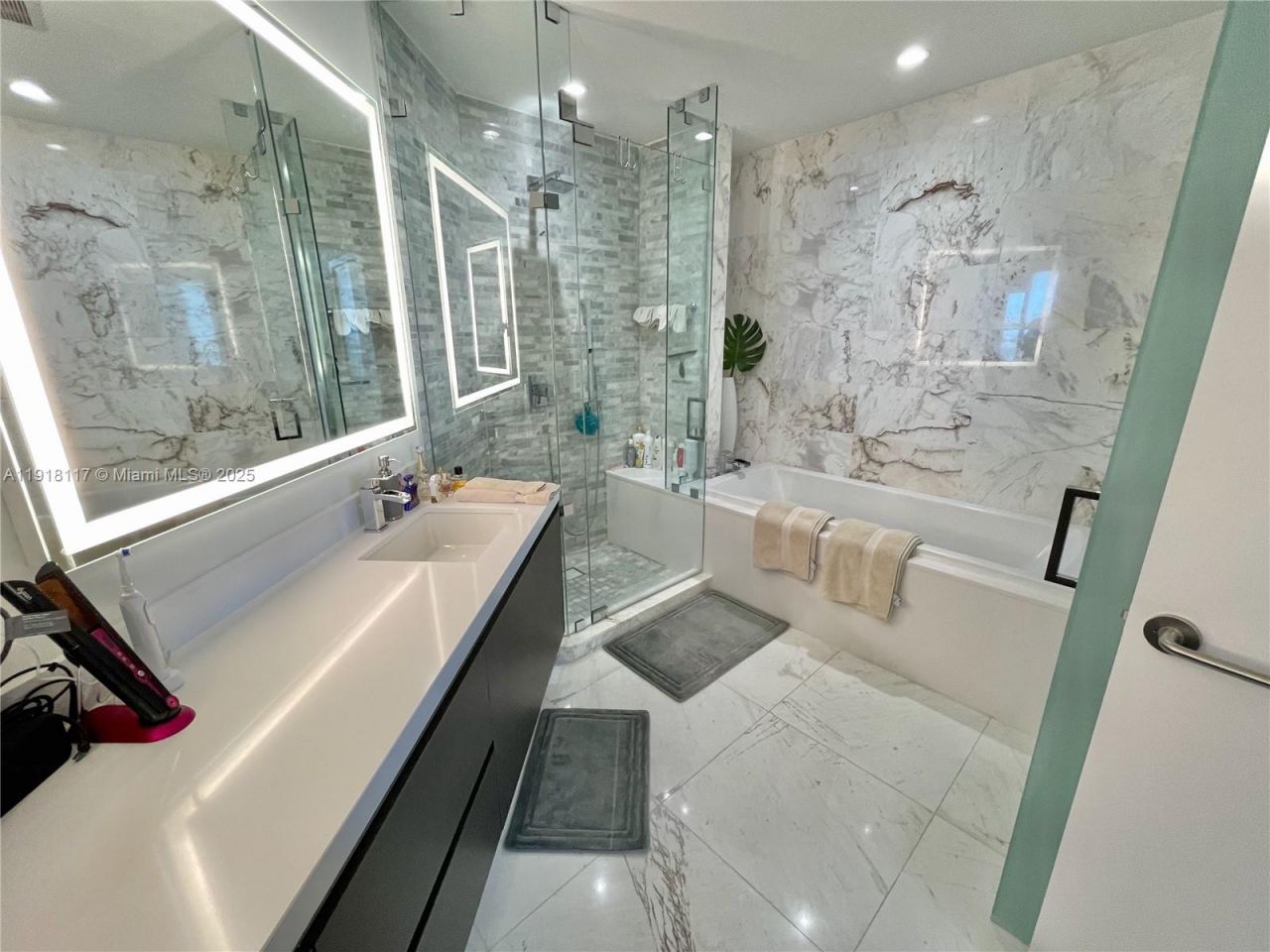 851 NE 1st Ave, Unit 2605, Miami, FL 33132 Photo