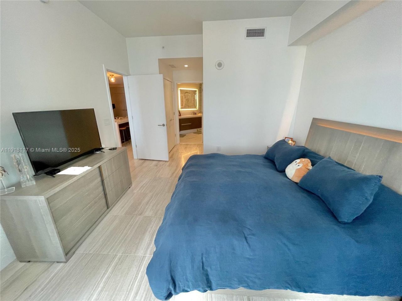 851 NE 1st Ave, Unit 2605, Miami, FL 33132 Photo