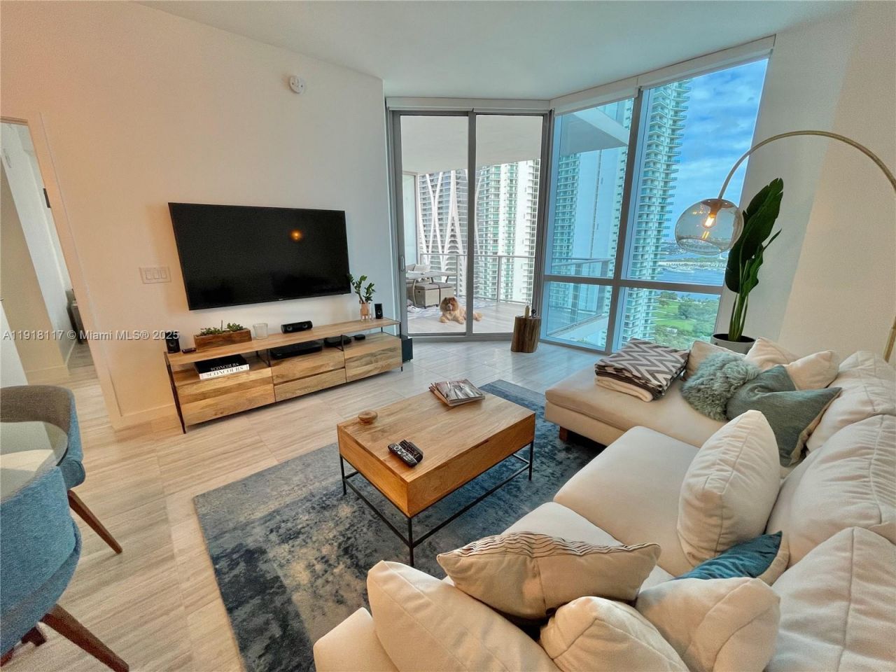 851 NE 1st Ave, Unit 2605, Miami, FL 33132 Photo
