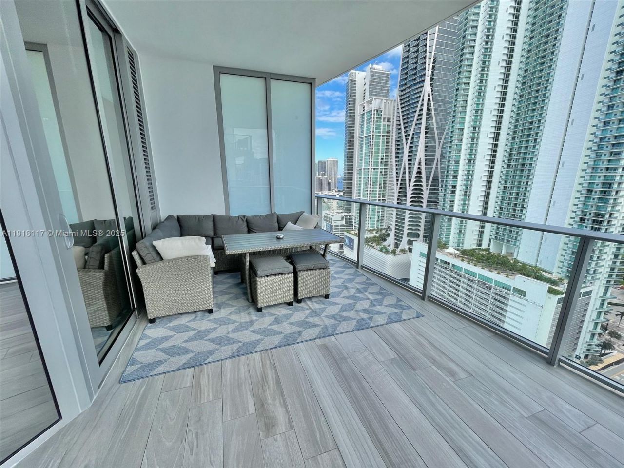 851 NE 1st Ave, Unit 2605, Miami, FL 33132 Photo