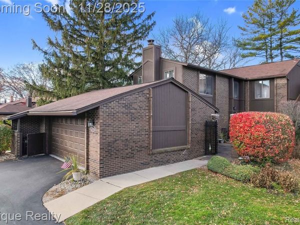 2164 Bordeaux Street, West Bloomfield Twp, MI 48323