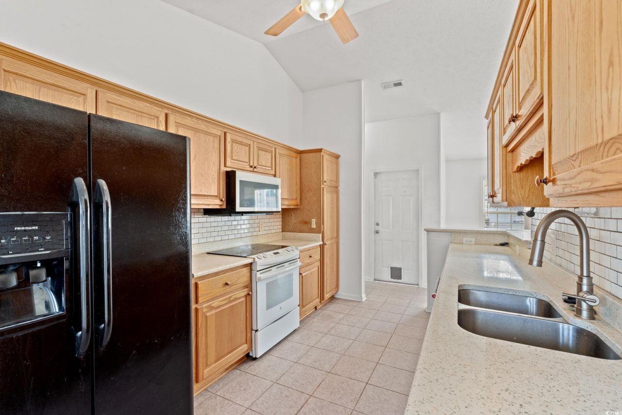 1048 Cadbury Ct. Photo 9