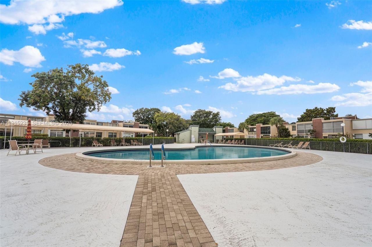 7365 NW 18th St, Unit 107, Margate, FL 33063 Photo