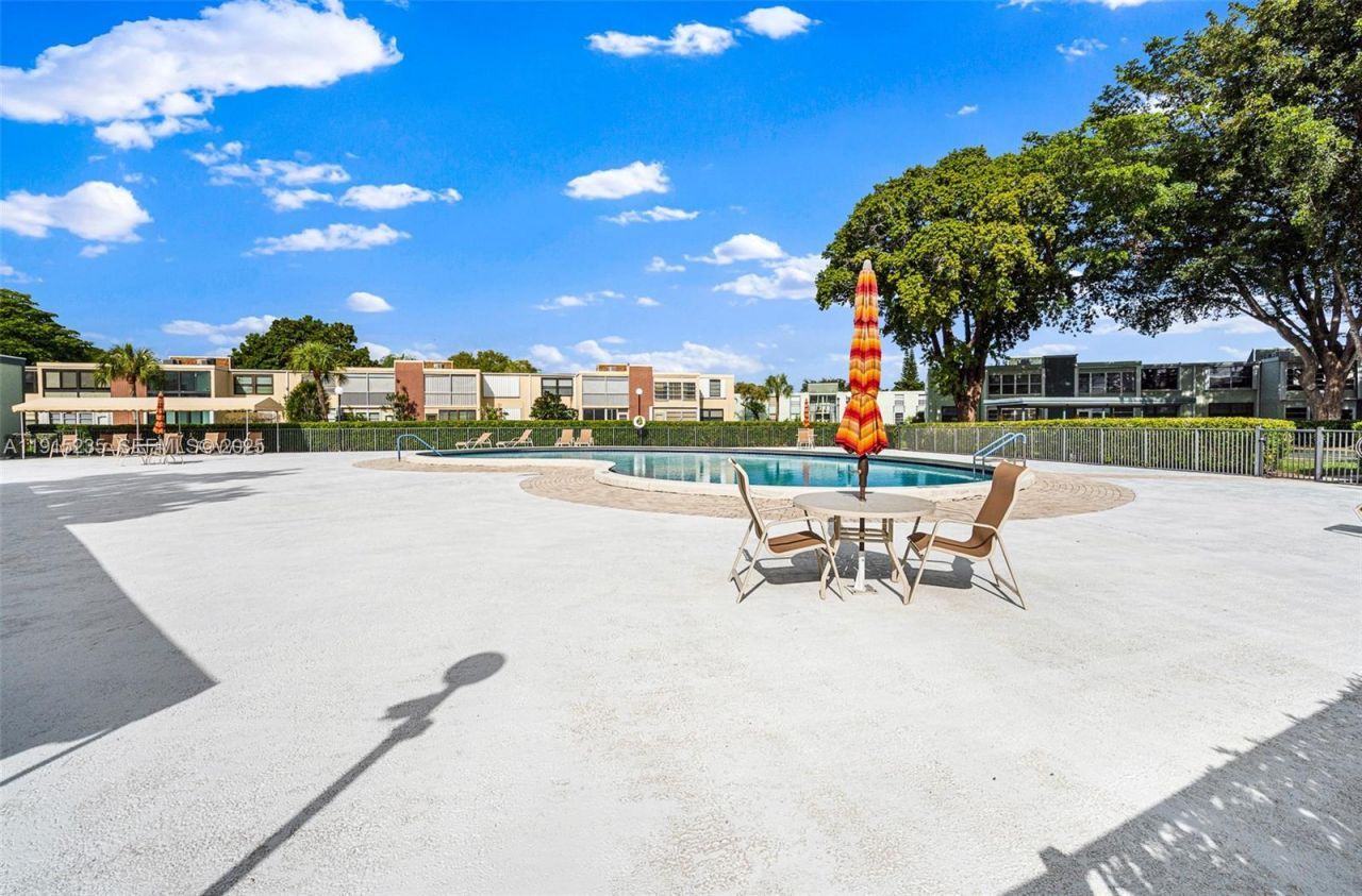 7365 NW 18th St, Unit 107, Margate, FL 33063 Photo