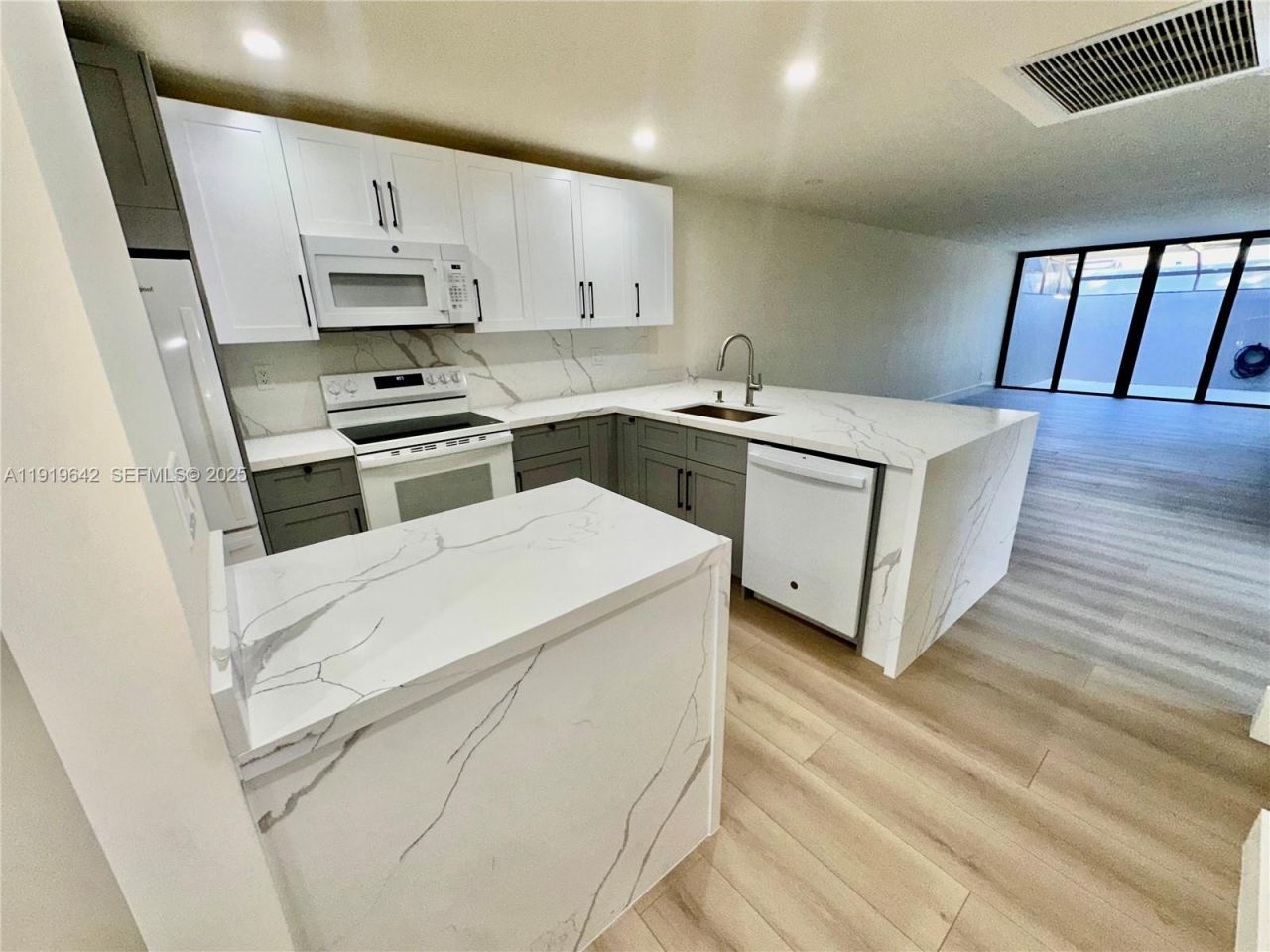 11279 NW 15th Ct, Unit 1, Pembroke Pines, FL 33026 Photo