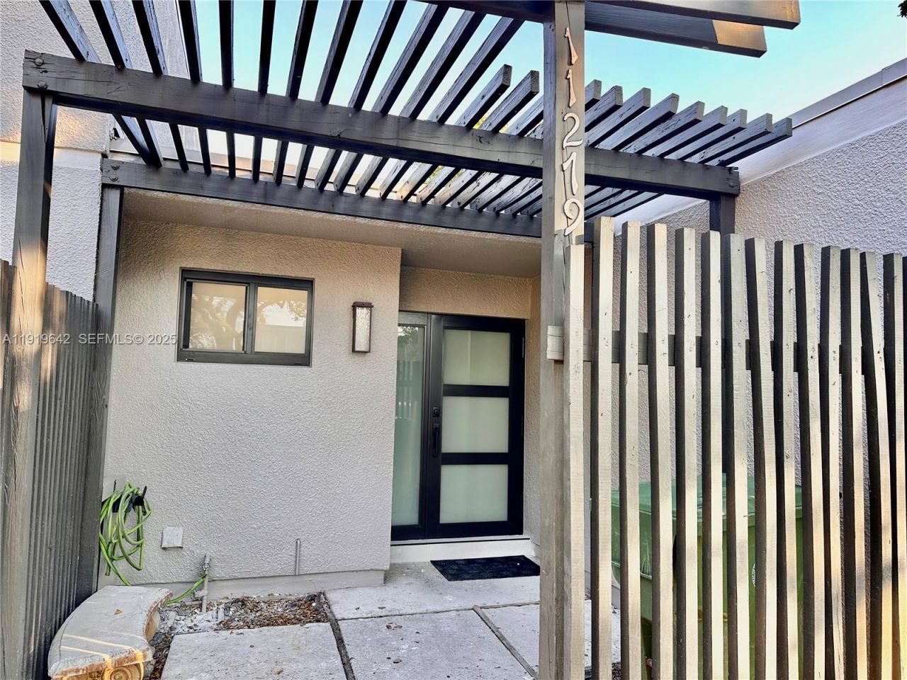 11279 NW 15th Ct, Unit 1, Pembroke Pines, FL 33026 Photo