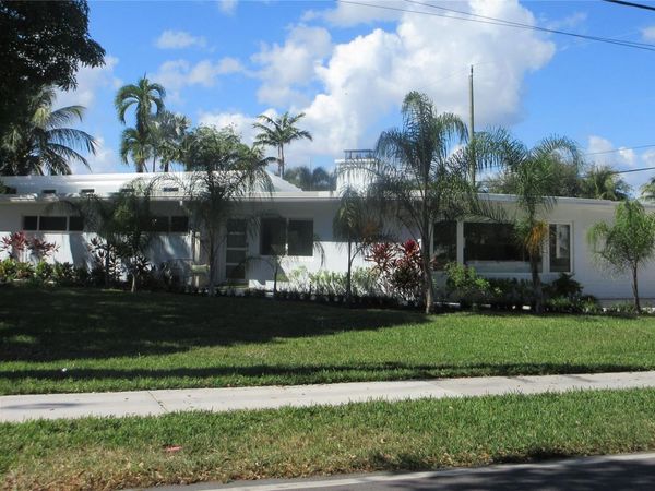 3021 NE 23rd Ave, Lighthouse Point, FL 33064