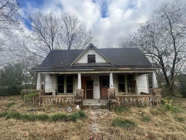 710 Eleventh St., Mena, AR 71953