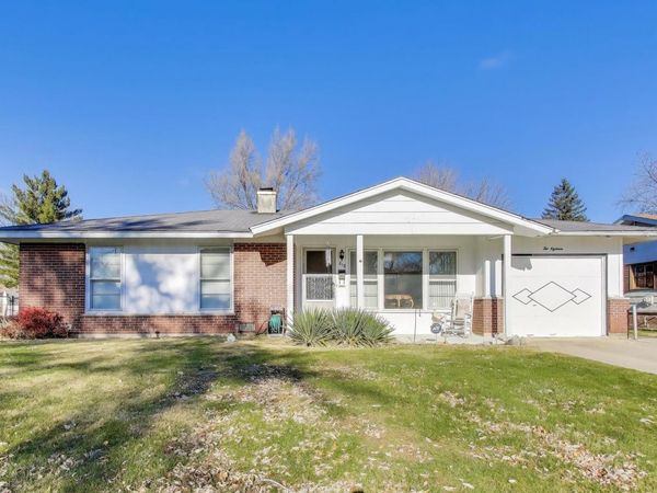 218 Greenbriar Street, Elk Grove Village, IL 60007